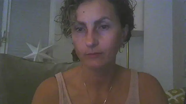 Snapshot of Sylira chatting on 07-20-26, 12:51 Sylira online show from 07-20-26, 12:51
