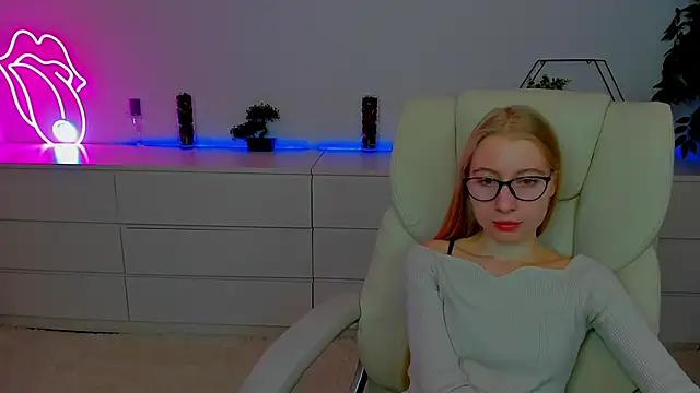 Alina Blonde online show from 10-08-25, 05:42