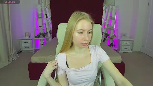 Alina Blonde online show from 05-17-26, 05:40