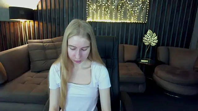 Alina Blonde online show from 07-17-26, 05:37