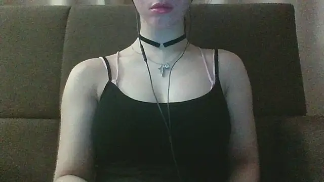 Snapshot of Avenyya chatting on 07-14-26, 05:19 Avenyya online show from 07-14-26, 05:19