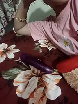 Snapshot of Neha_Singh92 chatting on 11-15-25, 12:31 Neha Singh92 online show from 11-15-25, 12:31