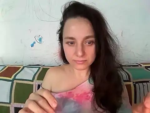 Snapshot of Kalmiraa chatting on 07-18-26, 04:32 Kalmiraa online show from 07-18-26, 04:32