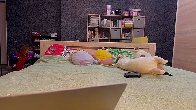 AzureEyes online show from 12-18-25, 03:38