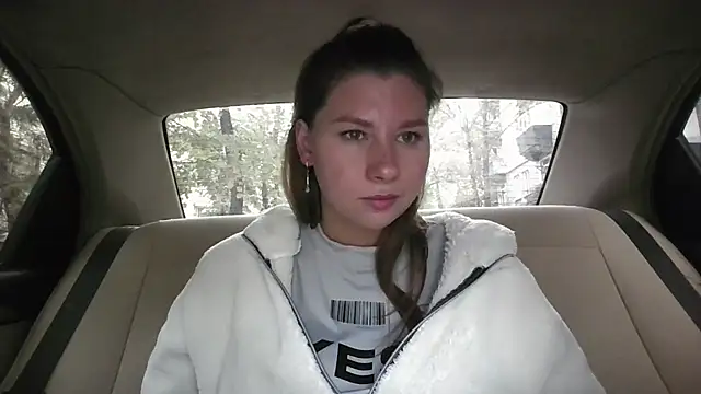 YourEmilie online show from 10-06-25, 02:29