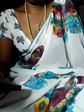 Snapshot of Tamil_Kavitha chatting on 04-12-26, 12:30 Tamil Kavitha online show from 04-12-26, 12:30