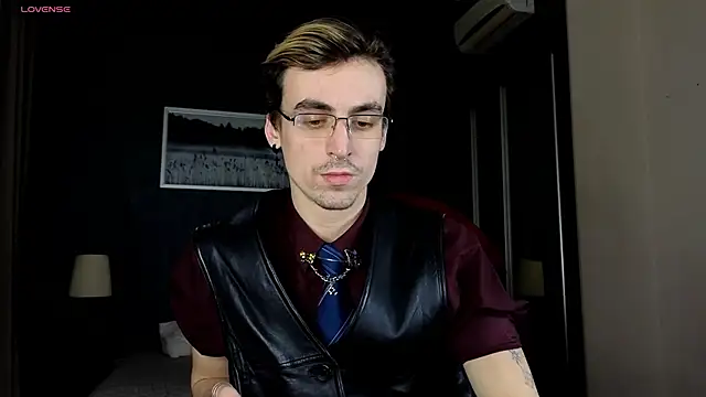 OLIVER  MARTINEZ online show from 10-23-25, 08:40