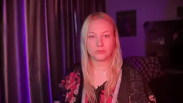 BikiHellena online show from 12-16-25, 05:22