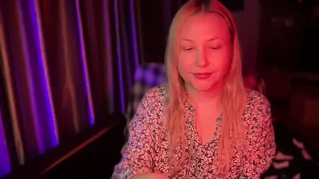 Snapshot of BikiHellena chatting on 10-29-25, 11:36 BikiHellena online show from 10-29-25, 11:36