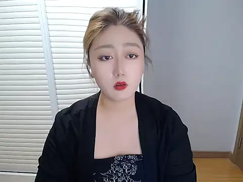 Snapshot of meizijiang chatting on 09-13-25, 12:05 meizijiang online show from 09-13-25, 12:05
