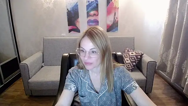 Snapshot of shy_hot_cat chatting on 09-22-25, 10:21 shy hot cat online show from 09-22-25, 10:21