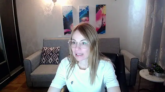 Snapshot of shy_hot_cat chatting on 10-15-25, 06:54 shy hot cat online show from 10-15-25, 06:54