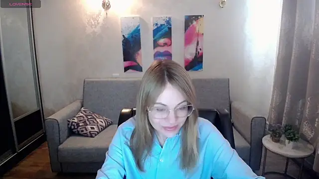 Snapshot of shy_hot_cat chatting on 10-20-25, 06:48 shy hot cat online show from 10-20-25, 06:48