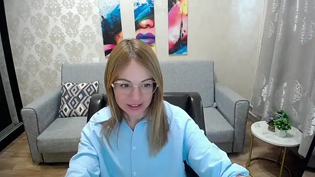 Snapshot of shy_hot_cat chatting on 10-13-25, 09:00 shy hot cat online show from 10-13-25, 09:00