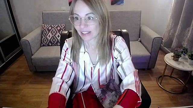 Snapshot of shy_hot_cat chatting on 10-06-25, 09:21 shy hot cat online show from 10-06-25, 09:21