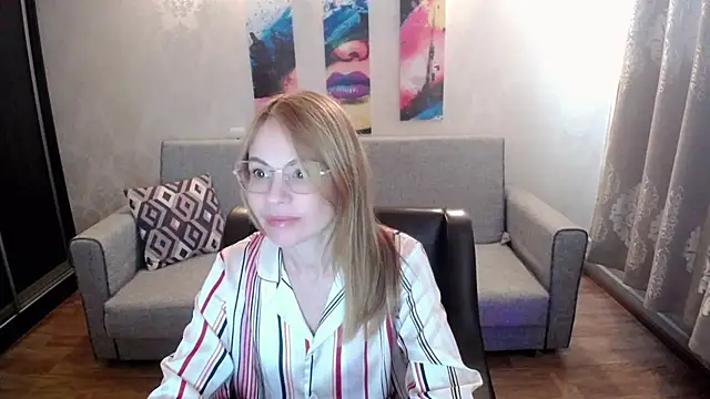 Snapshot of shy_hot_cat chatting on 09-23-25, 09:05 shy hot cat online show from 09-23-25, 09:05