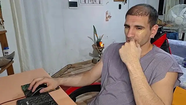 Snapshot of ObeyLust chatting on 12-23-25, 12:22 ObeyLust online show from 12-23-25, 12:22