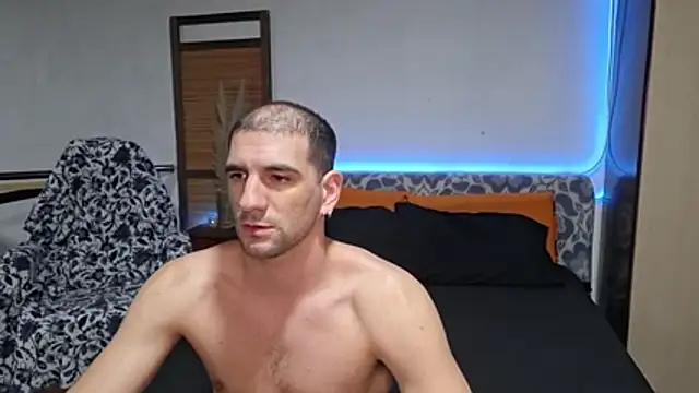 Snapshot of ObeyLust chatting on 12-17-25, 01:21 ObeyLust online show from 12-17-25, 01:21