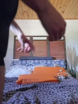 Snapshot of ObeyLust chatting on 10-31-25, 05:53 ObeyLust online show from 10-31-25, 05:53