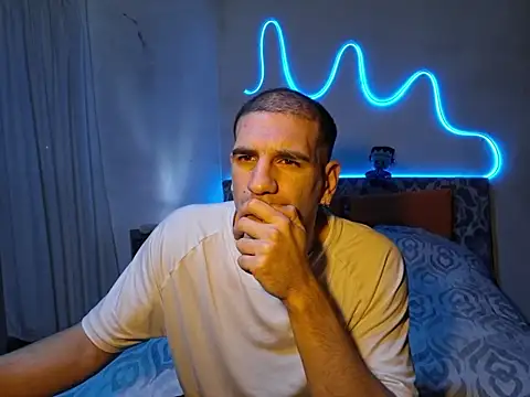 Snapshot of ObeyLust chatting on 11-17-25, 07:12 ObeyLust online show from 11-17-25, 07:12