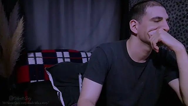 Snapshot of ObeyLust chatting on 10-22-25, 02:33 ObeyLust online show from 10-22-25, 02:33