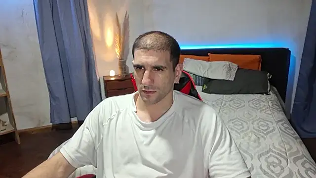 Snapshot of ObeyLust chatting on 11-30-25, 01:17 ObeyLust online show from 11-30-25, 01:17