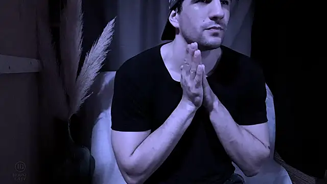 Snapshot of ObeyLust chatting on 10-05-25, 05:25 ObeyLust online show from 10-05-25, 05:25