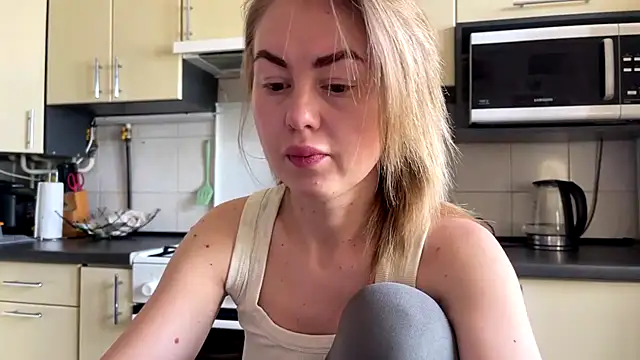 Snapshot of MartaLuna_ chatting on 05-15-26, 07:50 MartaLuna online show from 05-15-26, 07:50