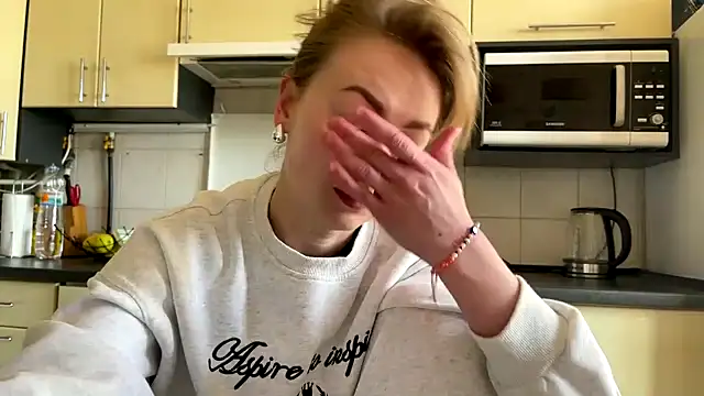 Snapshot of MartaLuna_ chatting on 04-23-26, 06:20 MartaLuna online show from 04-23-26, 06:20