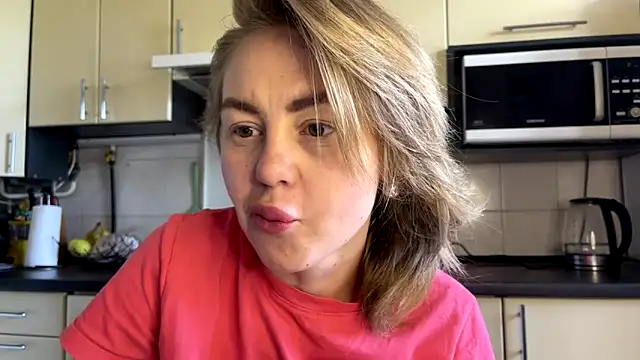 Snapshot of MartaLuna_ chatting on 05-21-26, 11:51 MartaLuna online show from 05-21-26, 11:51