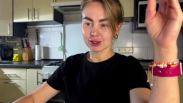 Snapshot of MartaLuna_ chatting on 07-09-26, 06:29 MartaLuna online show from 07-09-26, 06:29