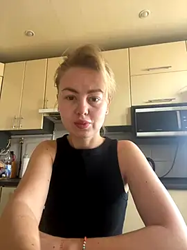 MartaLuna  online show from 10-29-25, 07:18