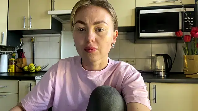 Snapshot of MartaLuna_ chatting on 04-16-26, 01:56 MartaLuna online show from 04-16-26, 01:56