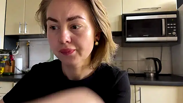 Snapshot of MartaLuna_ chatting on 05-14-26, 01:52 MartaLuna online show from 05-14-26, 01:52