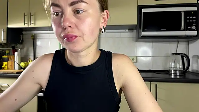 Snapshot of MartaLuna_ chatting on 05-22-26, 07:23 MartaLuna online show from 05-22-26, 07:23