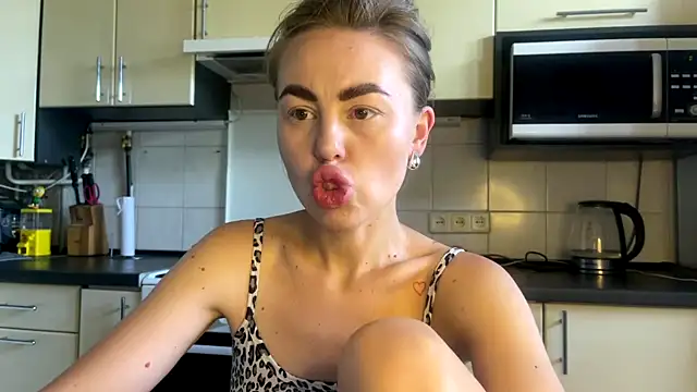 Snapshot of MartaLuna_ chatting on 07-01-26, 01:11 MartaLuna online show from 07-01-26, 01:11