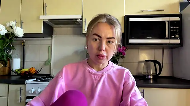 Snapshot of MartaLuna_ chatting on 05-31-26, 01:06 MartaLuna online show from 05-31-26, 01:06