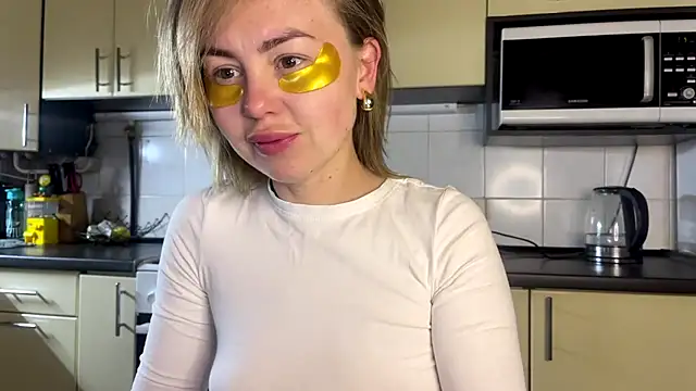 Snapshot of MartaLuna_ chatting on 05-06-26, 08:24 MartaLuna online show from 05-06-26, 08:24