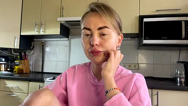 Snapshot of MartaLuna_ chatting on 05-26-26, 02:15 MartaLuna online show from 05-26-26, 02:15