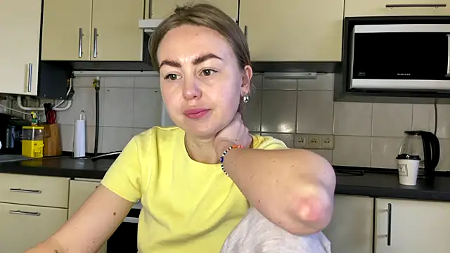 Snapshot of MartaLuna_ chatting on 03-19-26, 02:50 MartaLuna online show from 03-19-26, 02:50