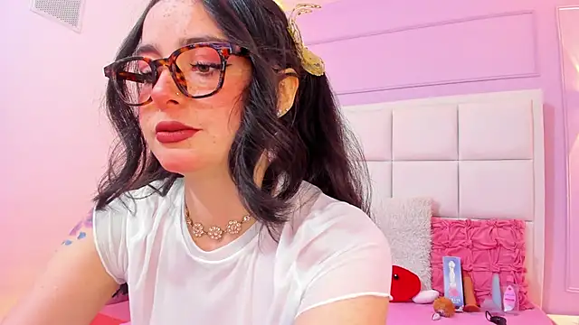 Snapshot of Ashleypetit chatting on 02-17-26, 12:46 Ashleypetit online show from 02-17-26, 12:46