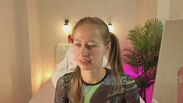 bella li   online show from 10-04-25, 01:29