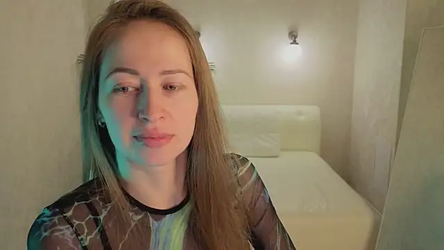 Snapshot of bella_li__ chatting on 02-12-26, 01:27 bella li online show from 02-12-26, 01:27