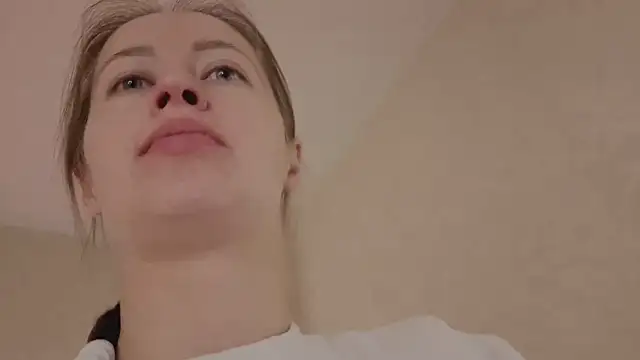 Snapshot of bella_li__ chatting on 03-27-26, 01:36 bella li online show from 03-27-26, 01:36