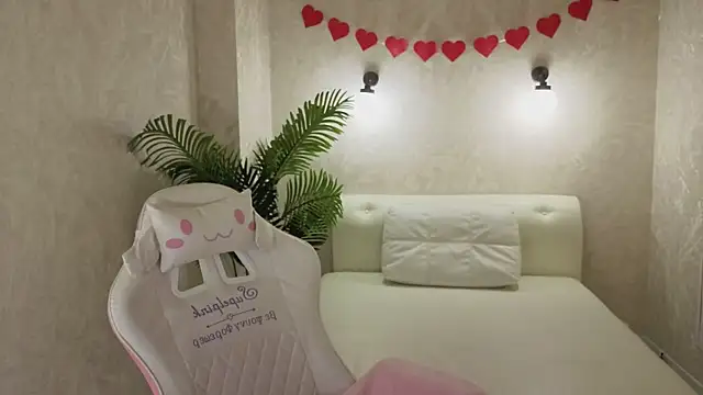 Snapshot of bella_li__ chatting on 02-18-26, 01:36 bella li online show from 02-18-26, 01:36