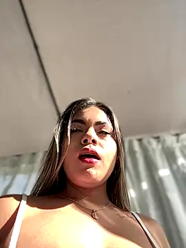 Snapshot of MayaMoanXXX chatting on 10-18-25, 01:02 MayaMoanXXX online show from 10-18-25, 01:02