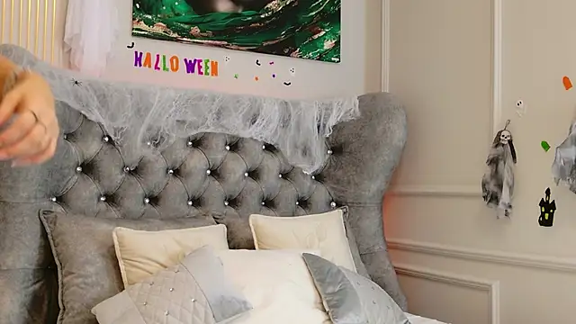 MeganXDesire online show from 10-25-25, 04:44