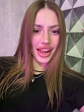 Elizabeth Tay online show from 03-18-26, 06:31