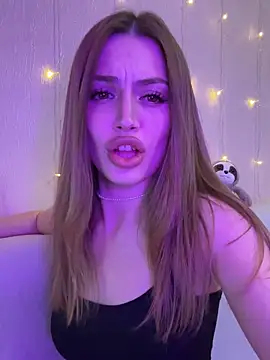 Elizabeth Tay online show from 11-22-25, 04:50