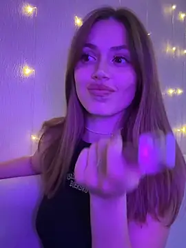 Elizabeth Tay online show from 10-27-25, 04:52